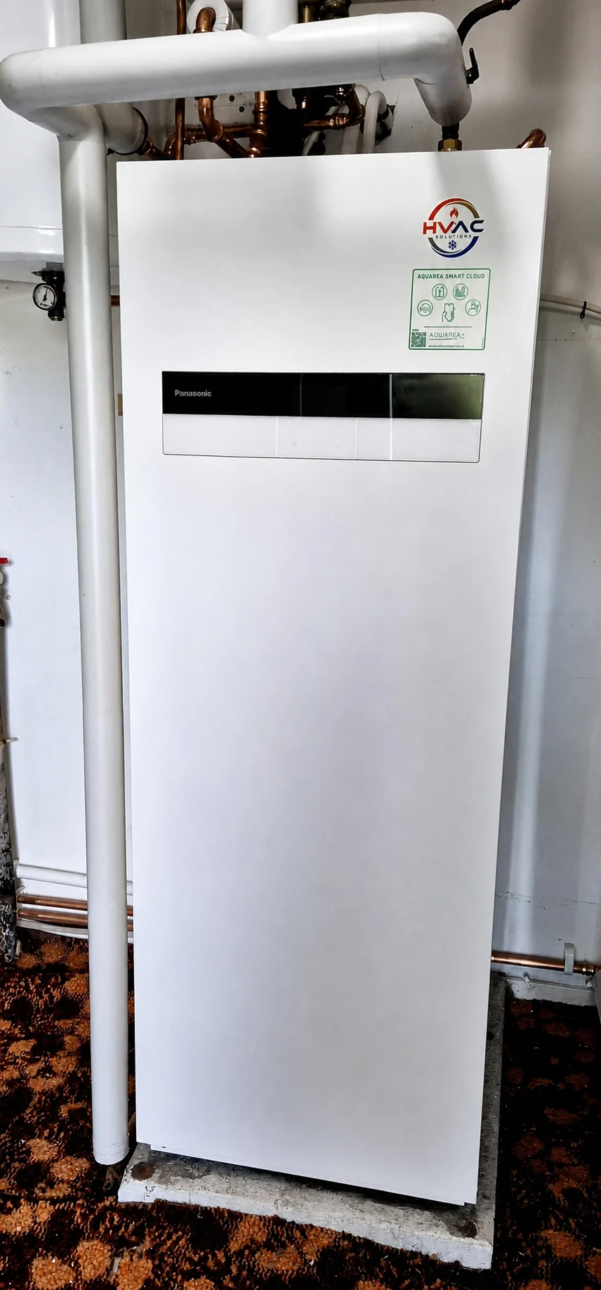 Panasonic Aquarea All in One inomhusdel med färdiga röranslutningar